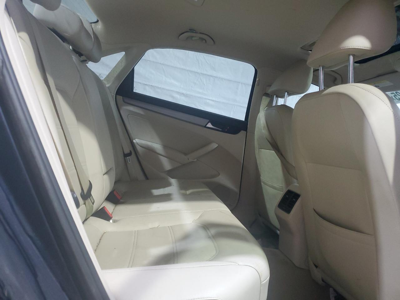 2014 Volkswagen Passat - Image 10