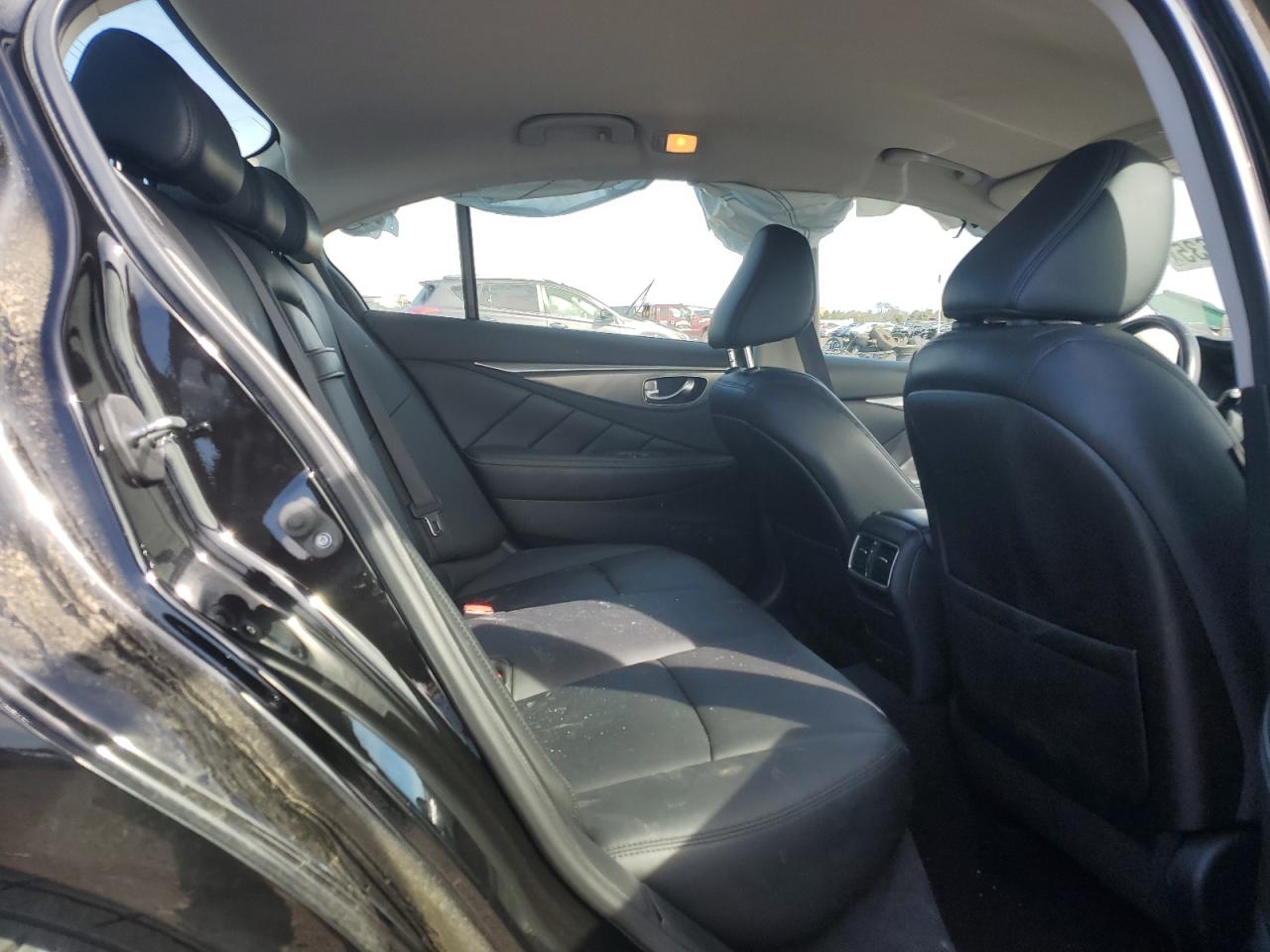 2015 Infiniti Q50 - Image 10
