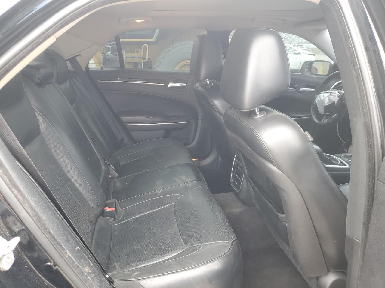 2016 Chrysler 300 - Image 11