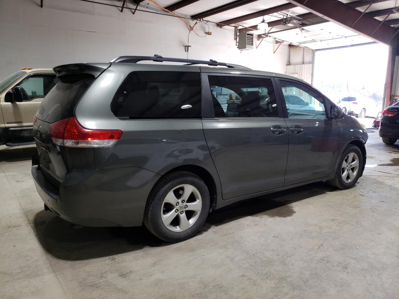 2013 Toyota Sienna - Image 3