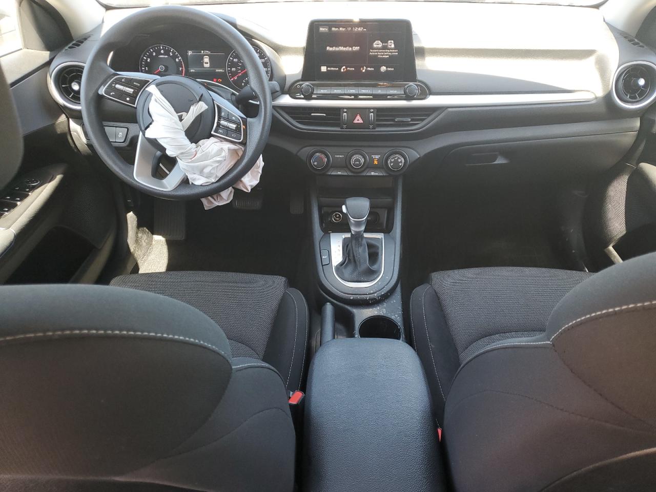 2024 Kia Forte - Image 8