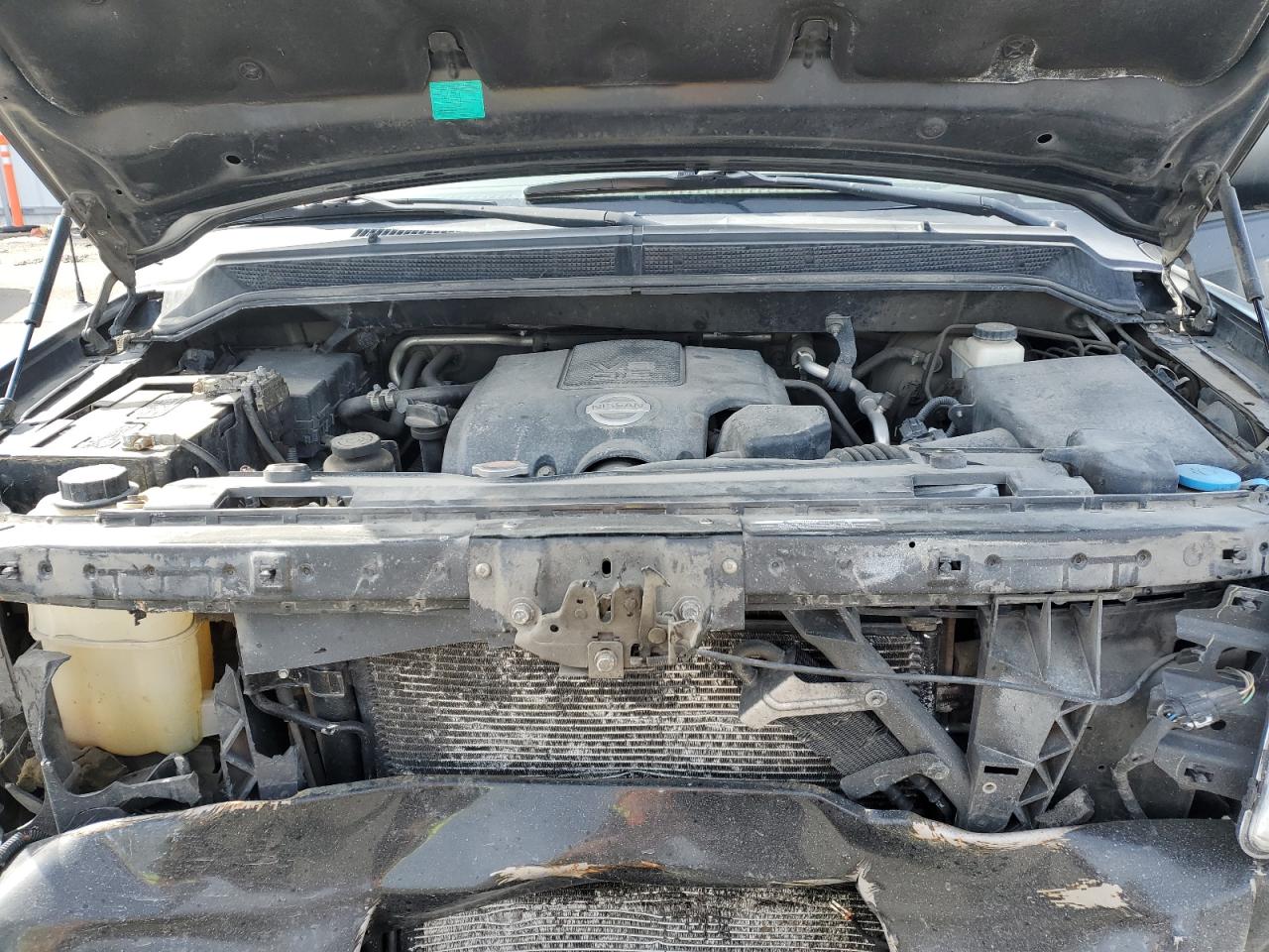 2010 Nissan Titan - Image 11