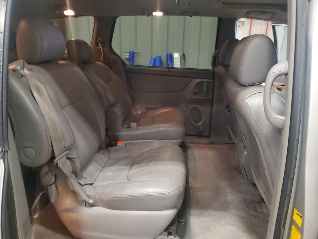 2007 Toyota Sienna - Image 12