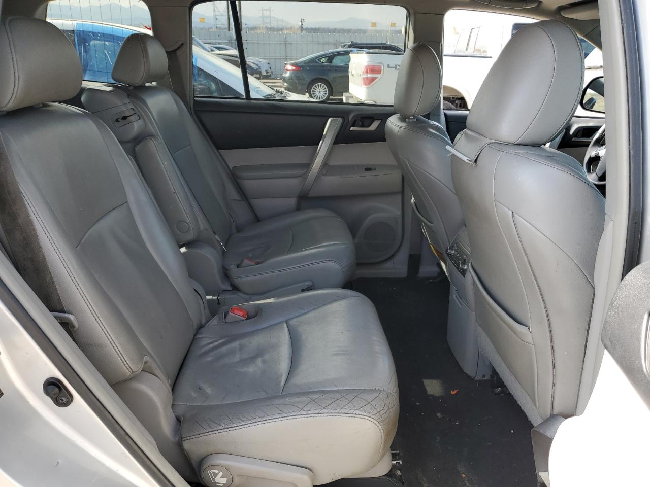 2012 Toyota Highlander - Image 11