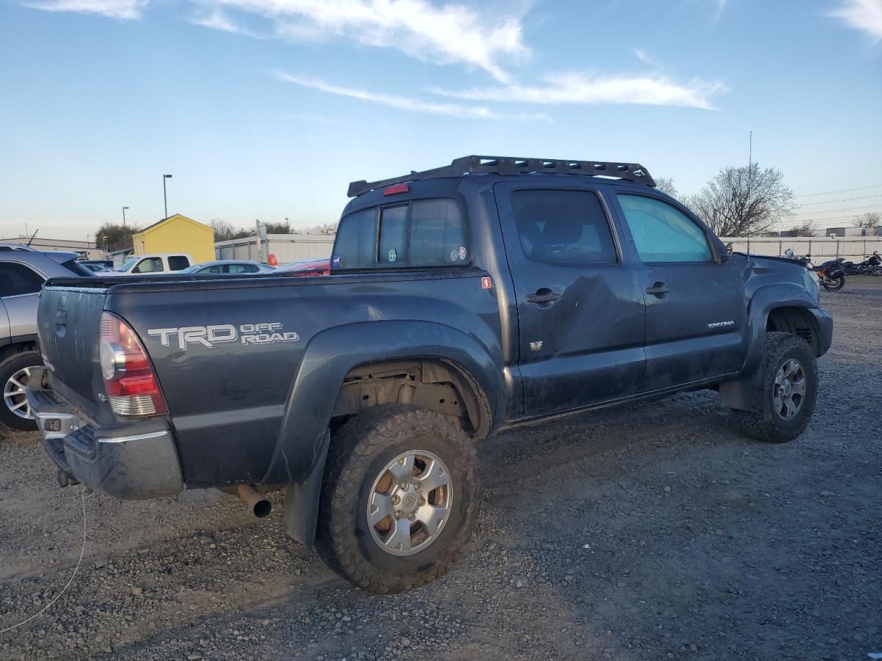 2015 Toyota Tacoma - Image 3