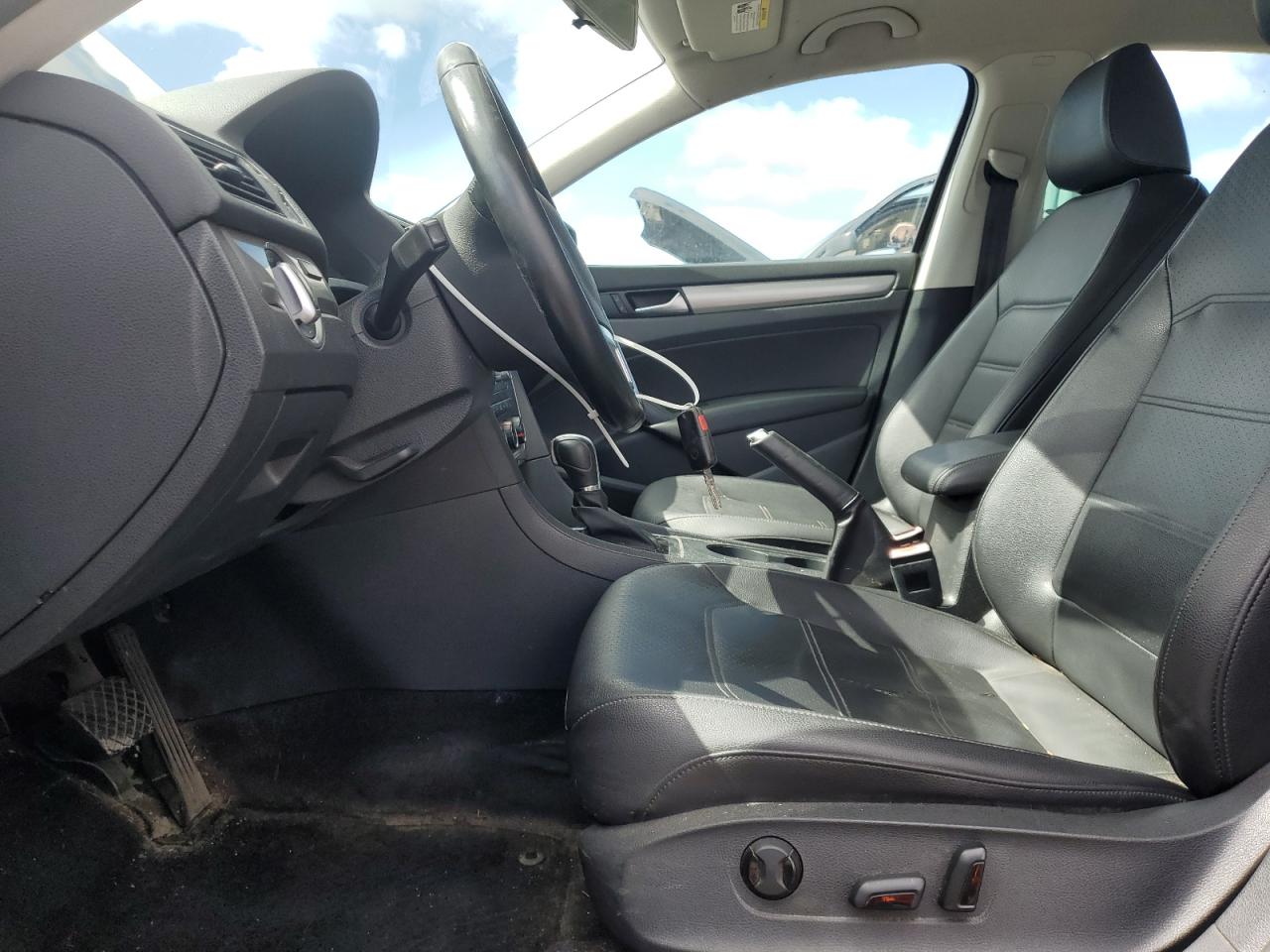 2015 Volkswagen Passat - Image 7