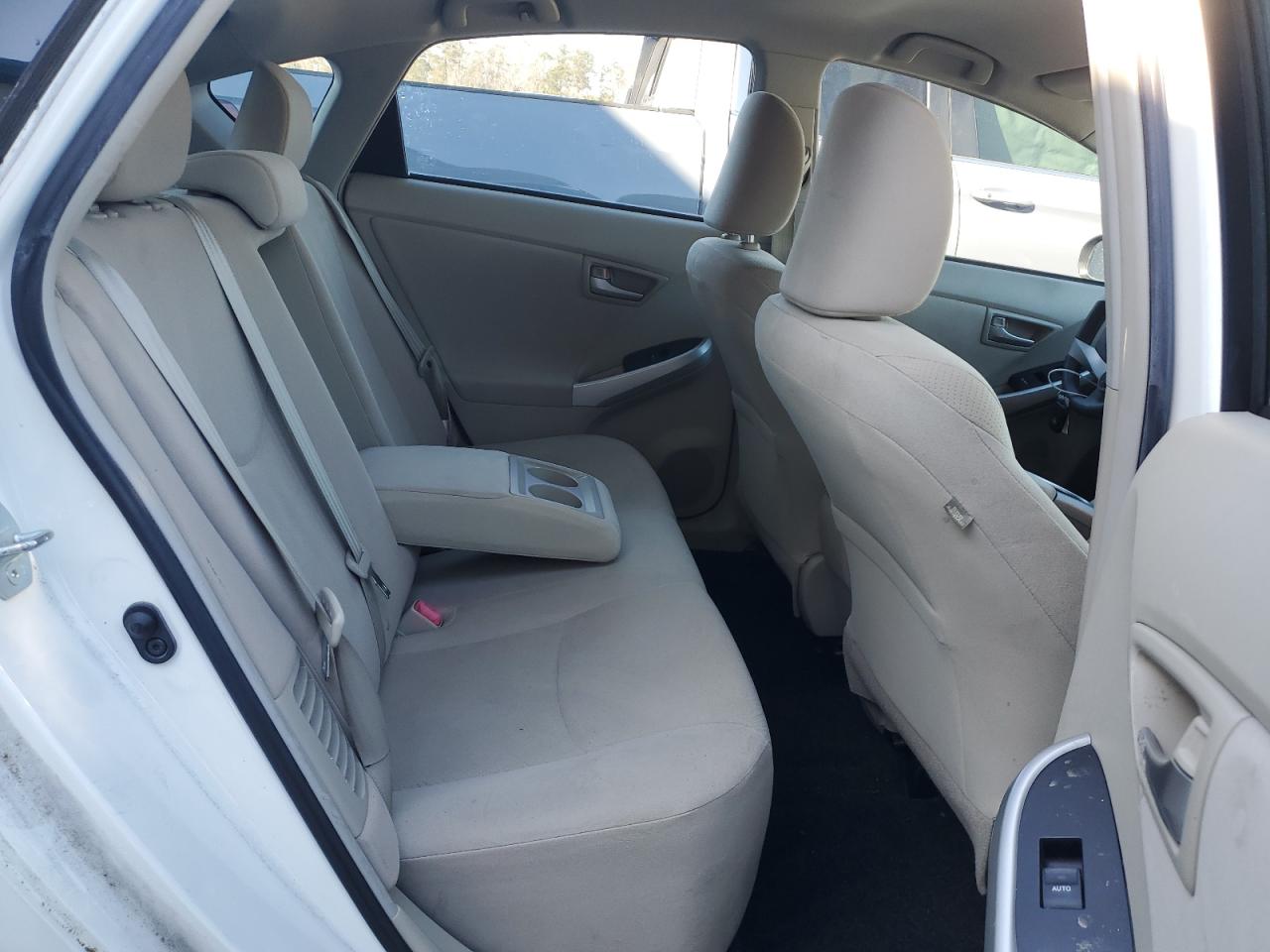 2014 Toyota Prius - Image 10