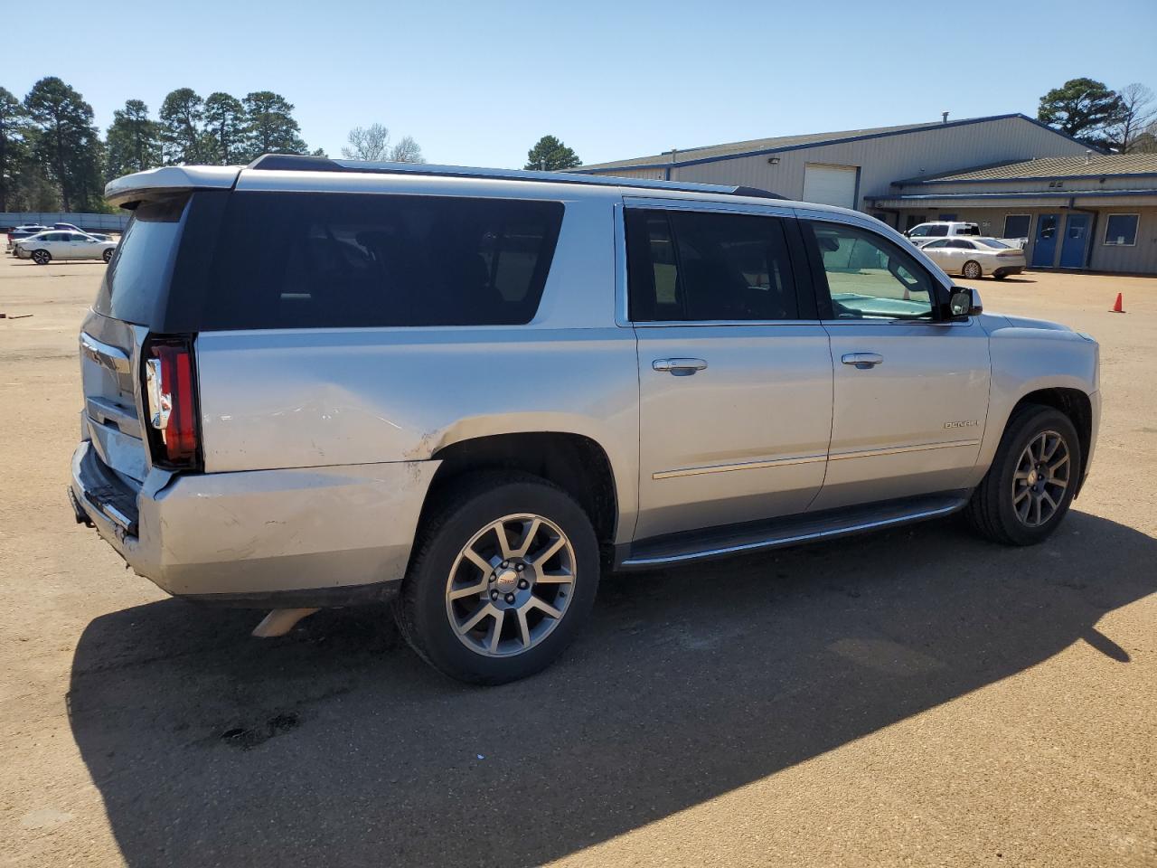 2017 GMC Yukon - Image 3