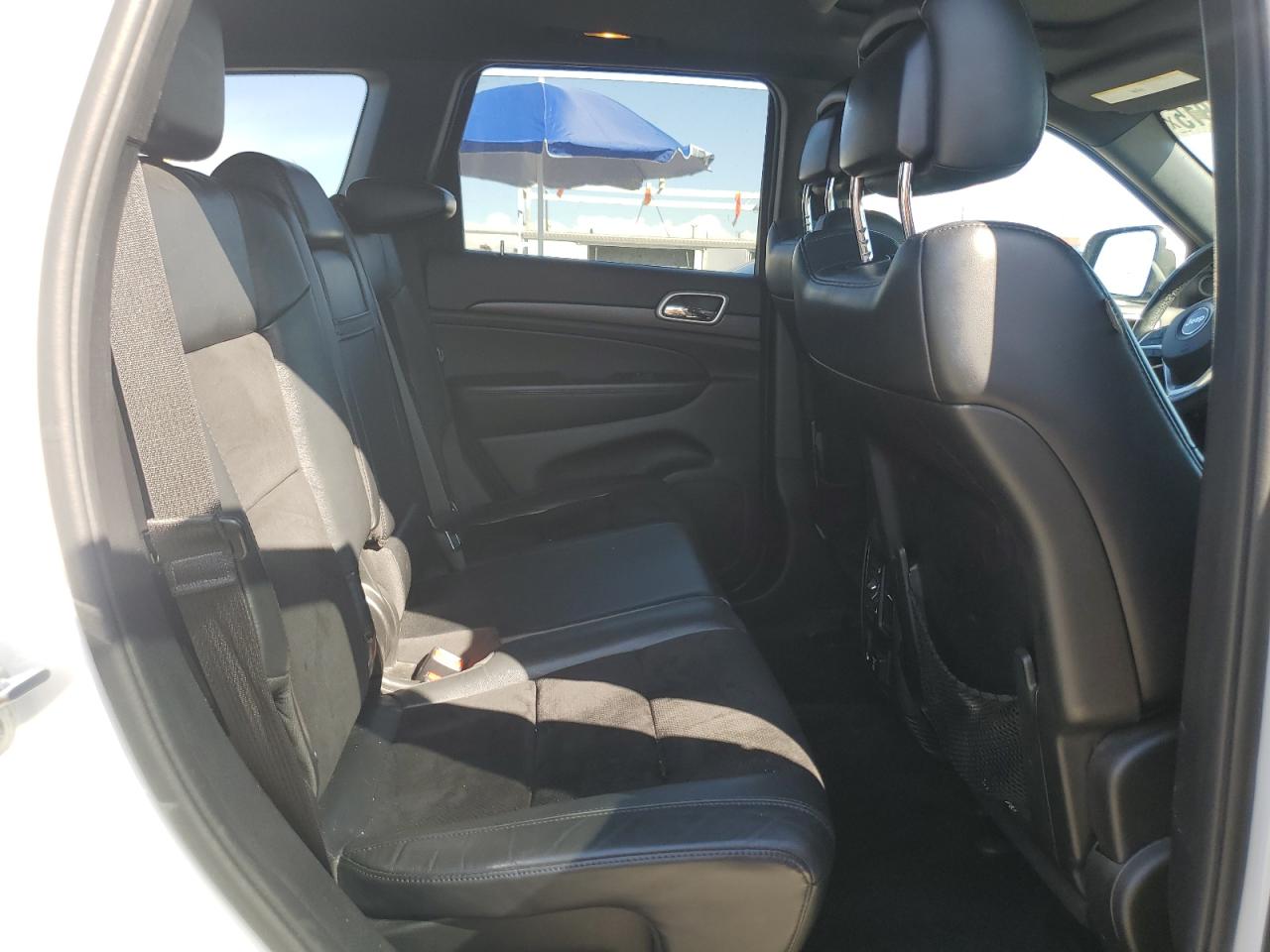 2015 Jeep Grand Cherokee - Image 11