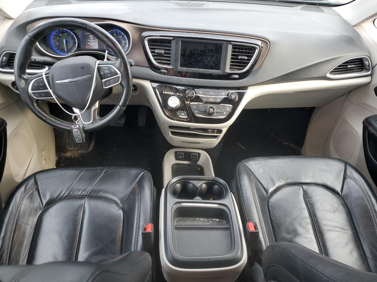 2018 Chrysler Pacifica - Image 8