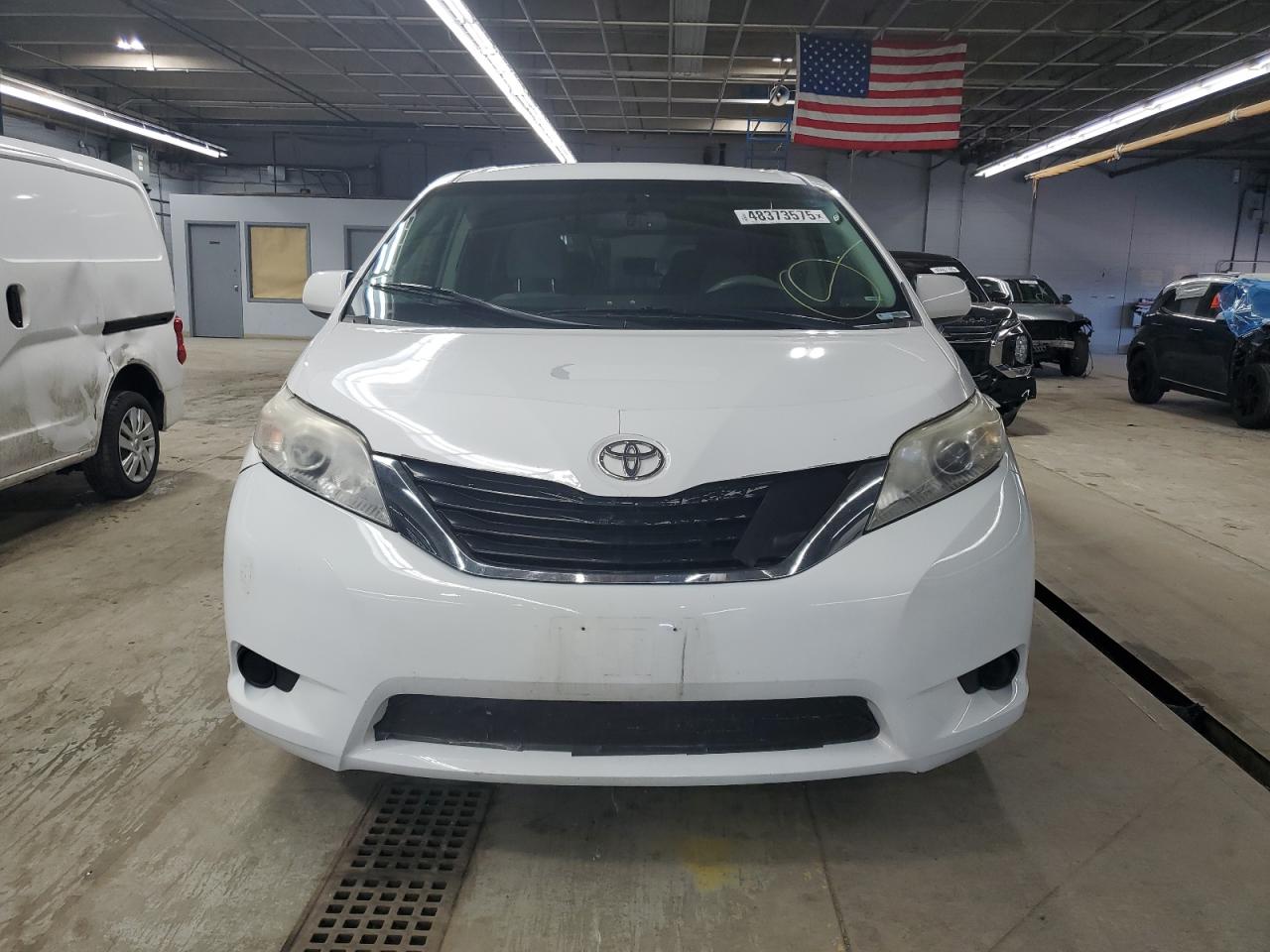 2011 Toyota Sienna - Image 5