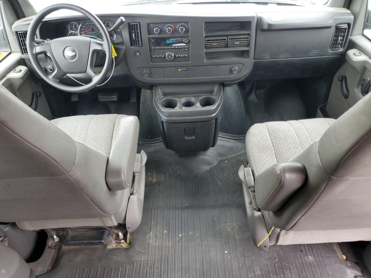 2009 Chevrolet Express - Image 8