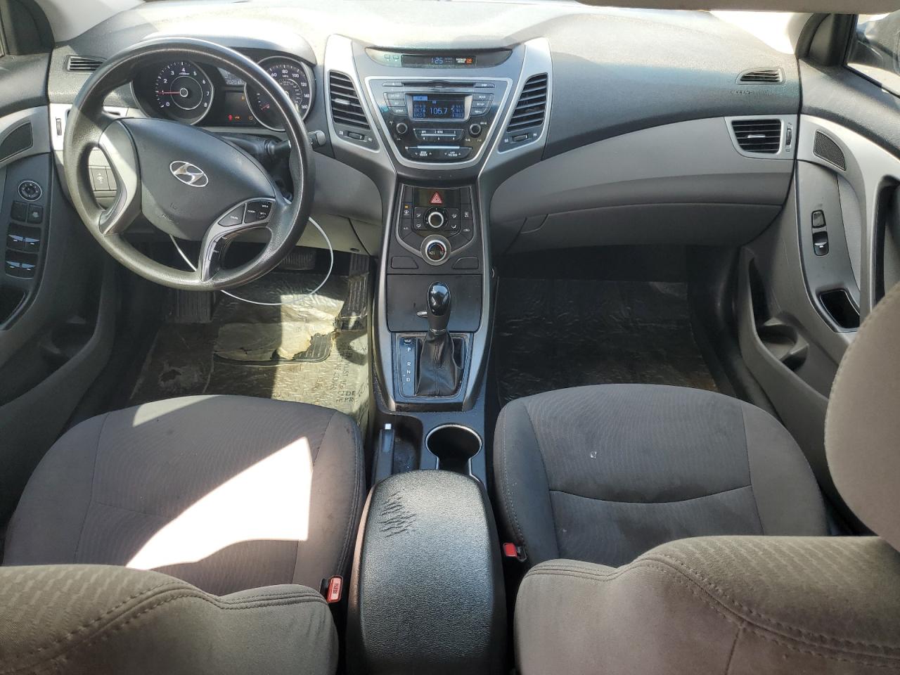 2016 Hyundai Elantra - Image 8