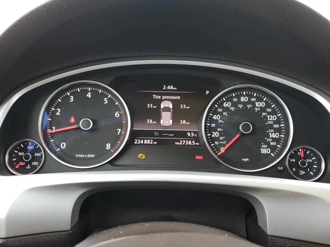 2014 Volkswagen Touareg - Image 9