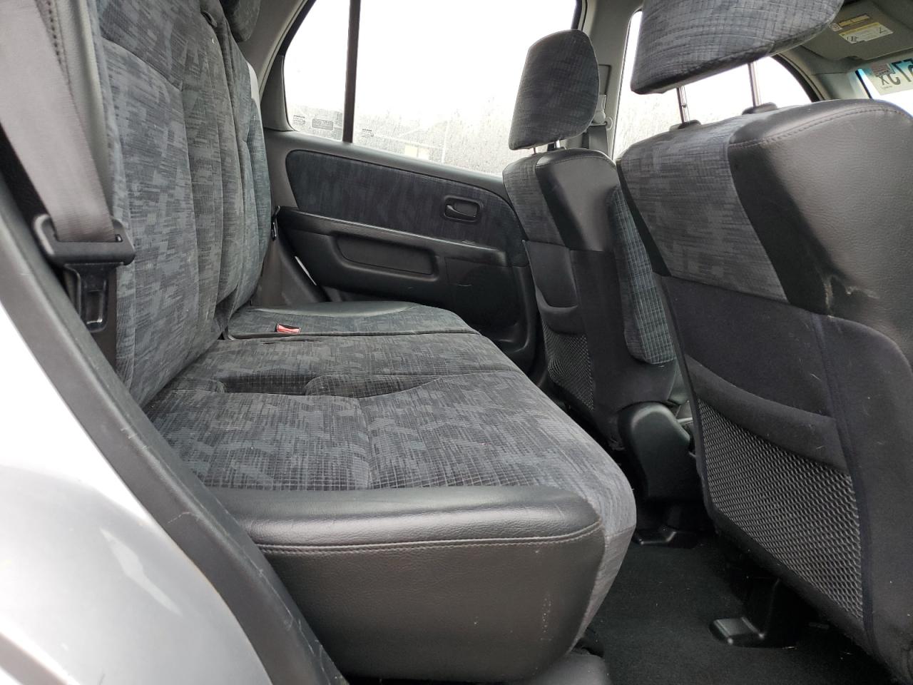 2004 Honda CR-V - Image 12