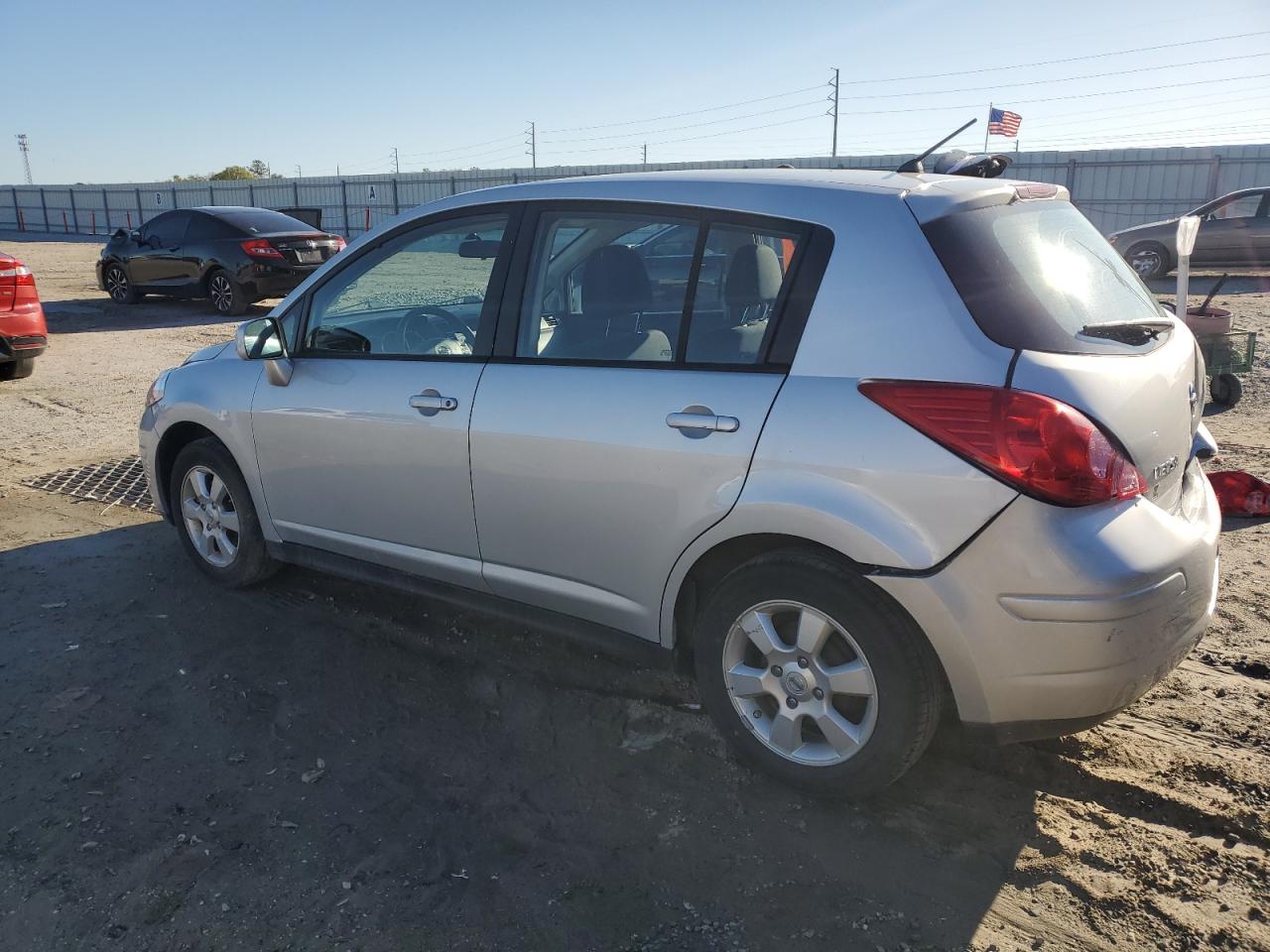 2009 Nissan Versa - Image 2