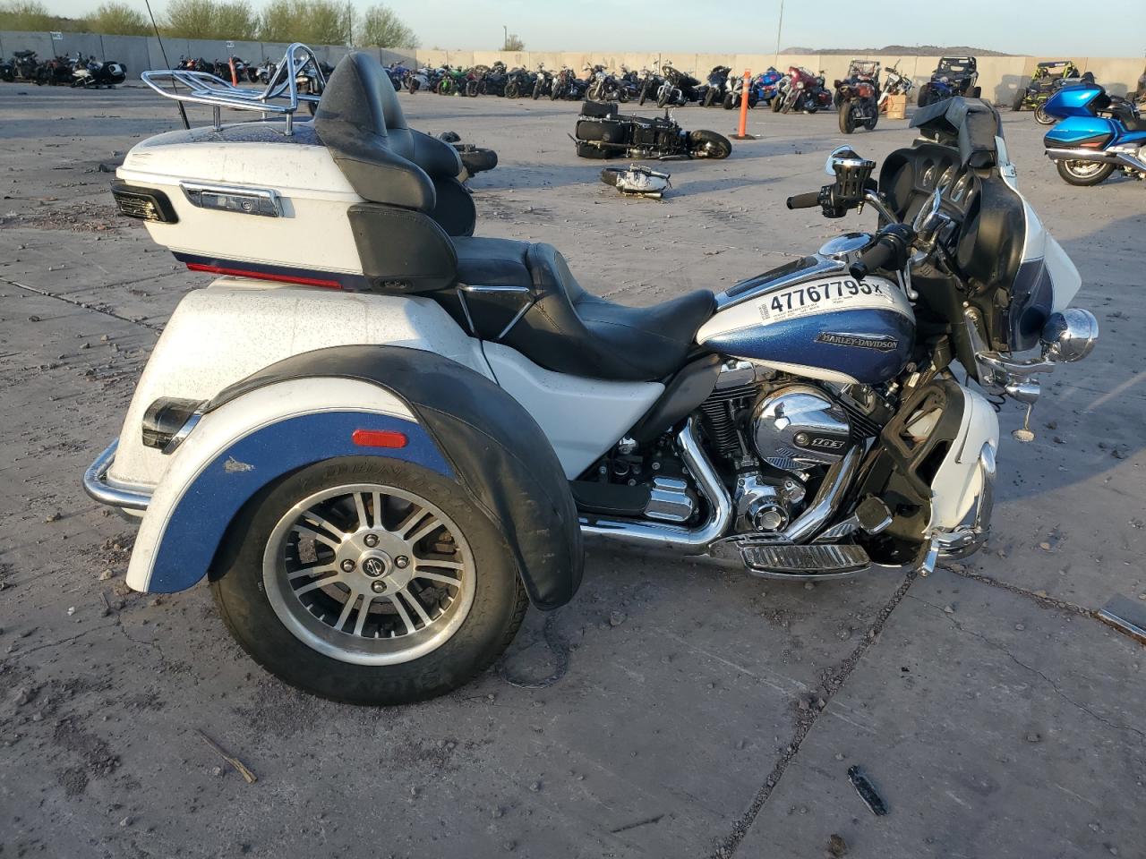 2015 Harley-Davidson Flhtcutg Tri Glide Ultra for Sale in Phoenix, AZ - Front End