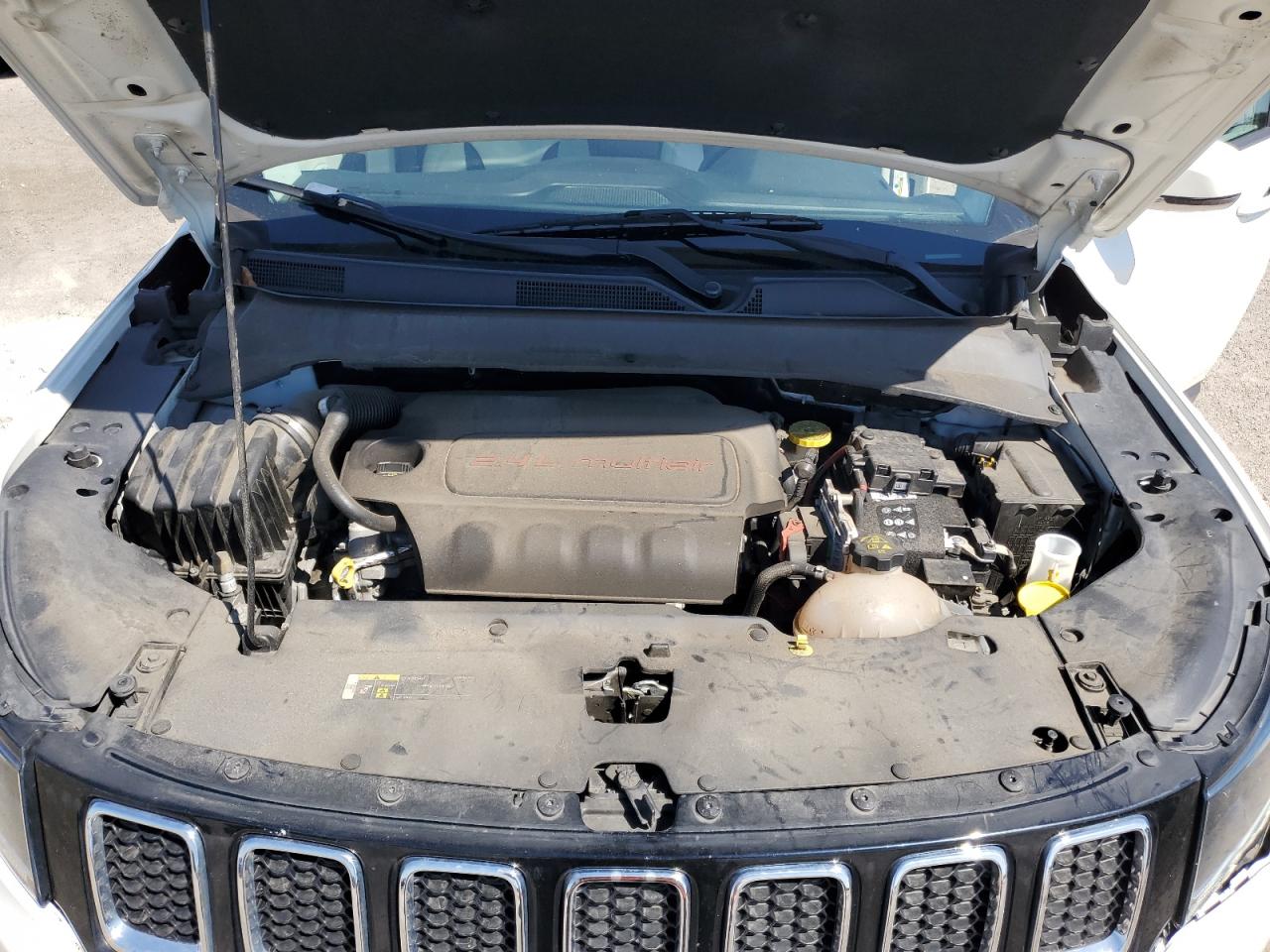 2018 Jeep Compass - Image 12