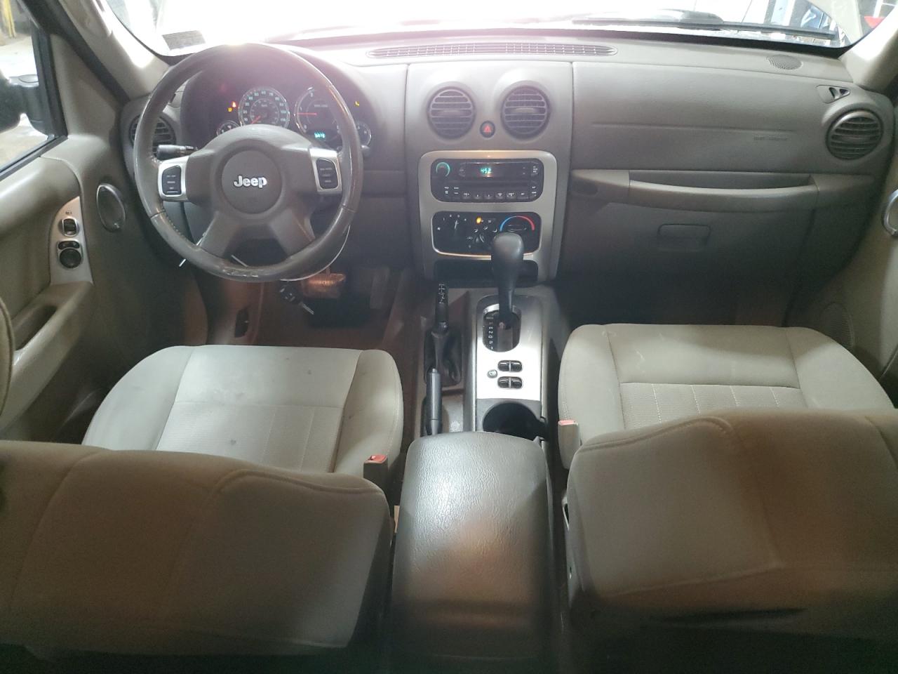 2005 Jeep Liberty (North America) - Image 8
