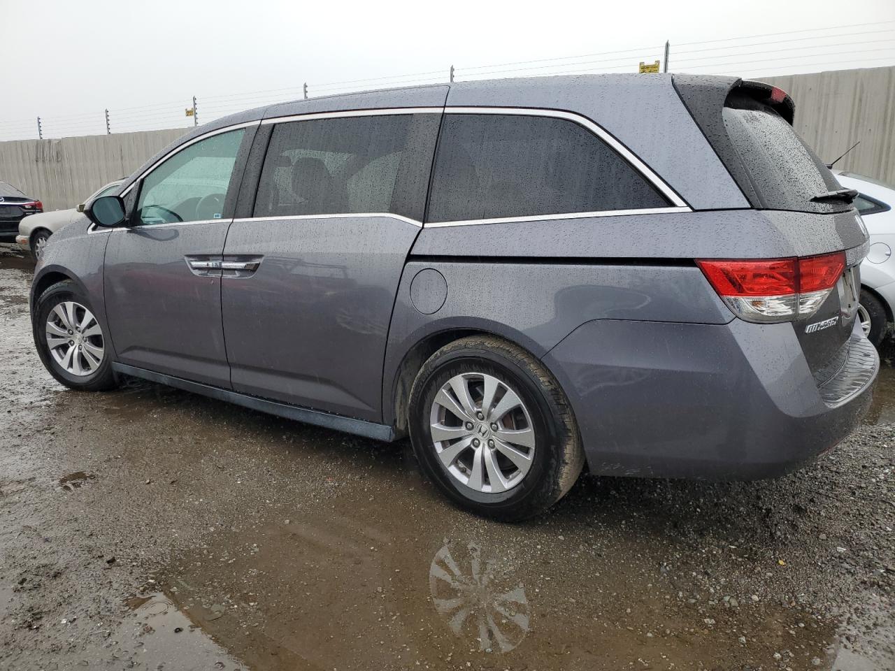 2015 Honda Odyssey - Image 2