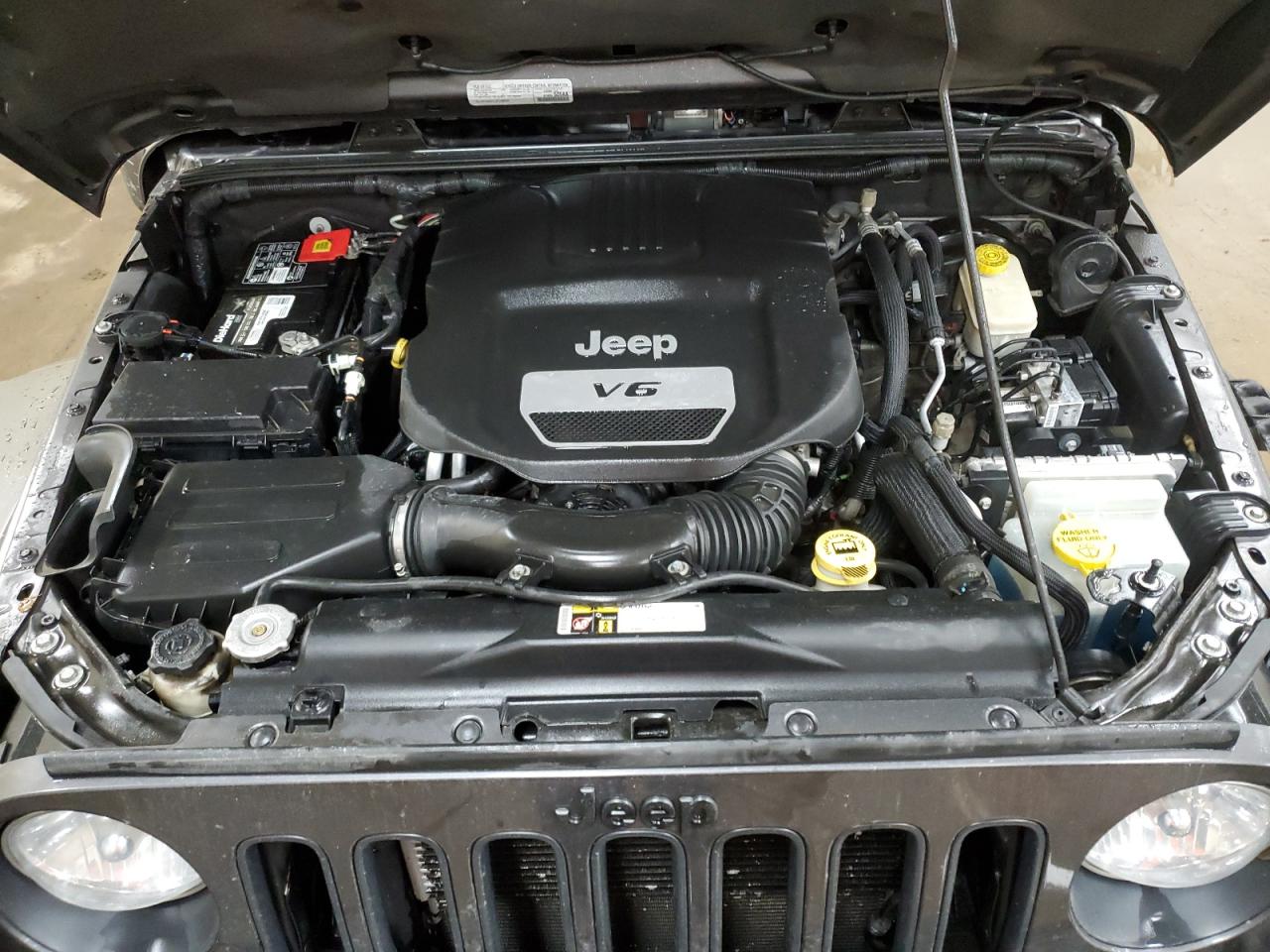 2016 Jeep Wrangler - Image 12
