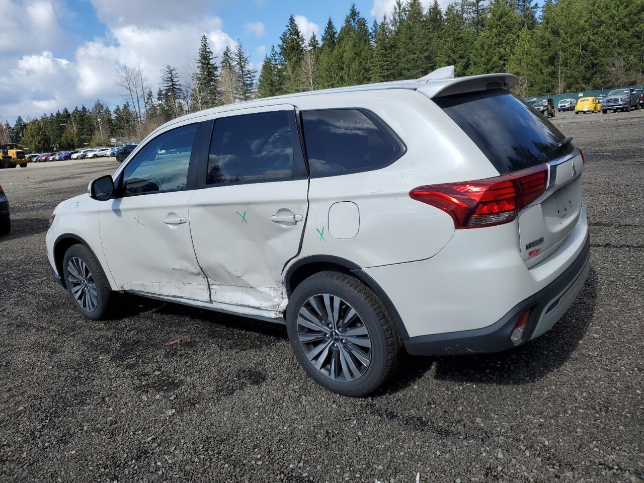 2019 Mitsubishi Outlander - Image 2