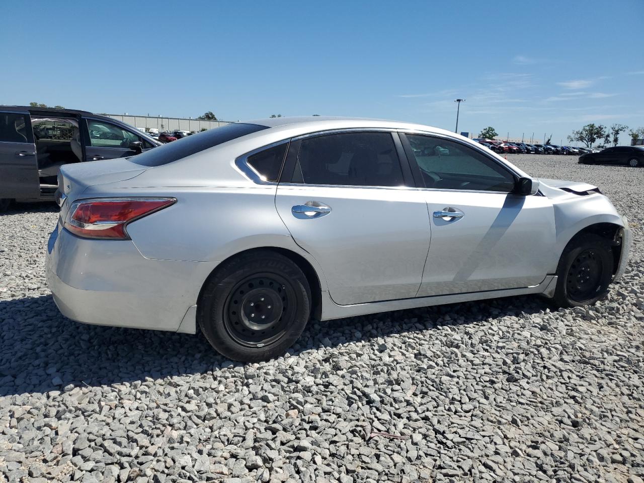 2015 Nissan Altima - Image 3