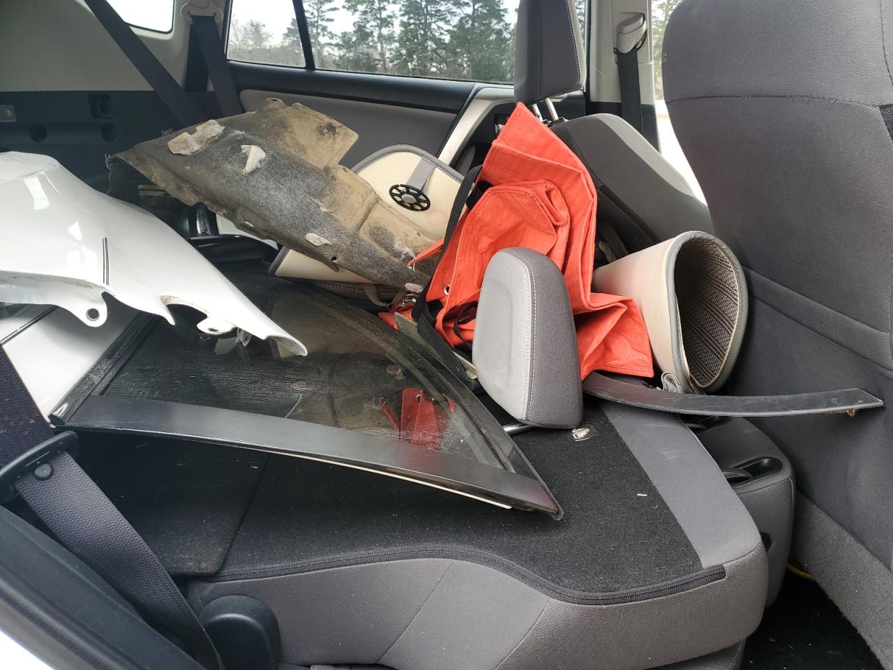 2015 Toyota RAV 4 - Image 11