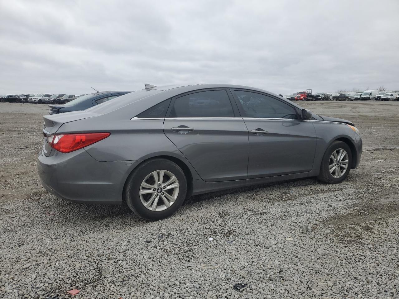2013 Hyundai Sonata - Image 3