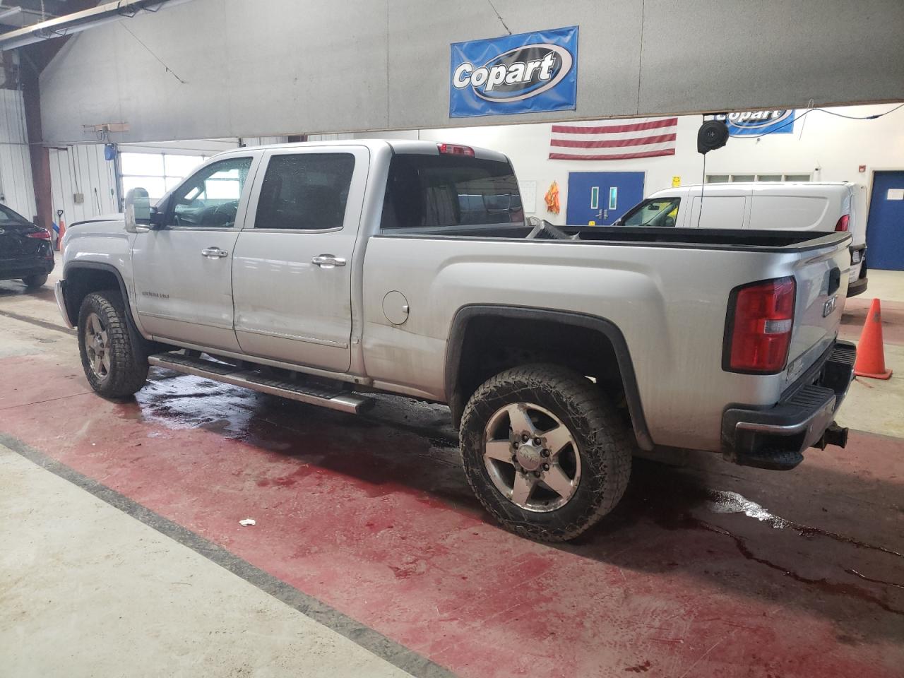 2015 GMC Sierra - Image 2