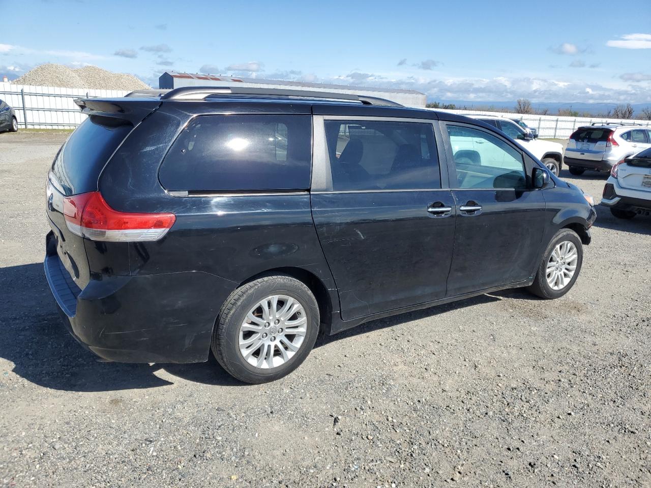 2013 Toyota Sienna - Image 3
