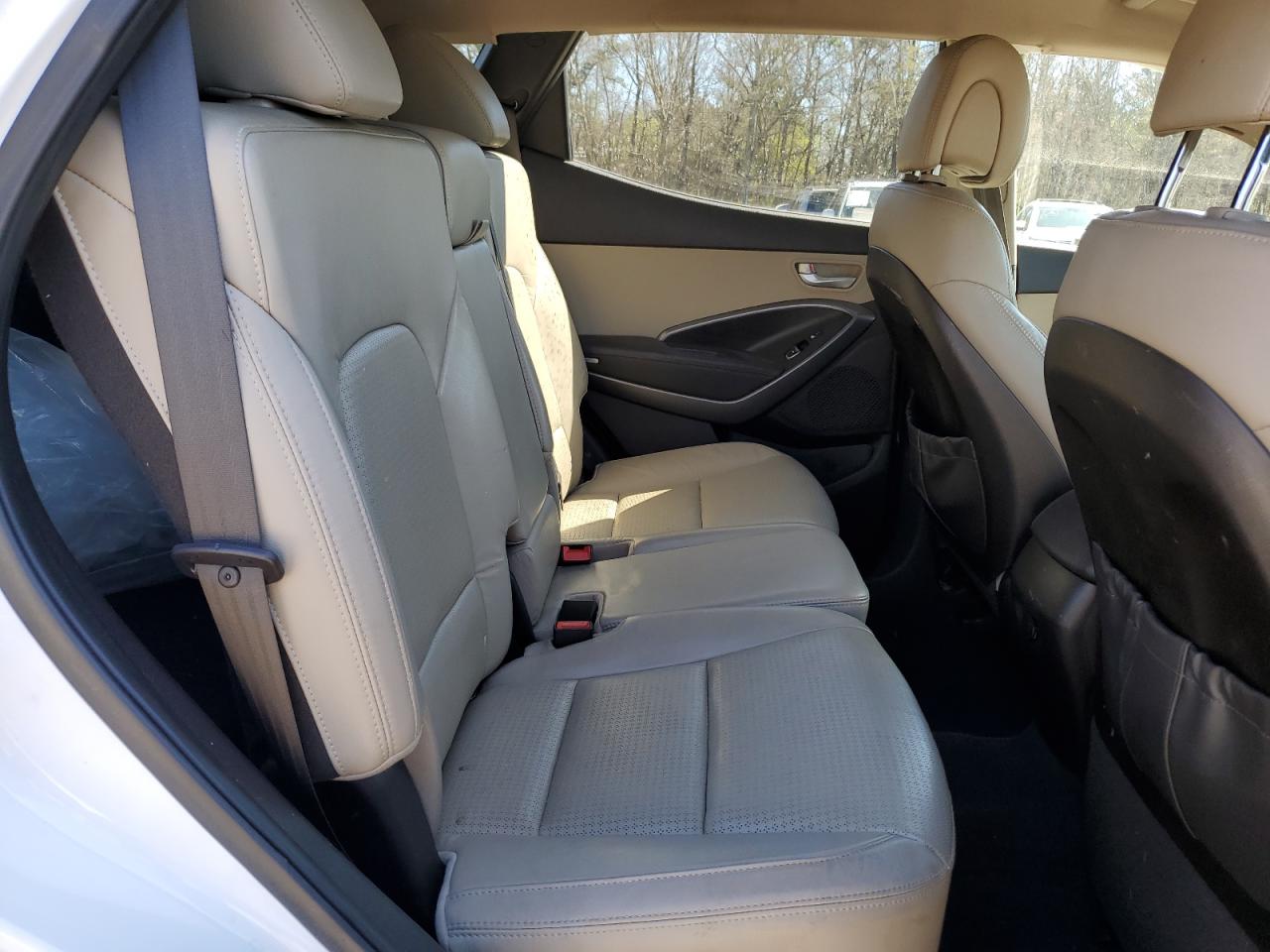 2013 Hyundai Santa Fe - Image 11