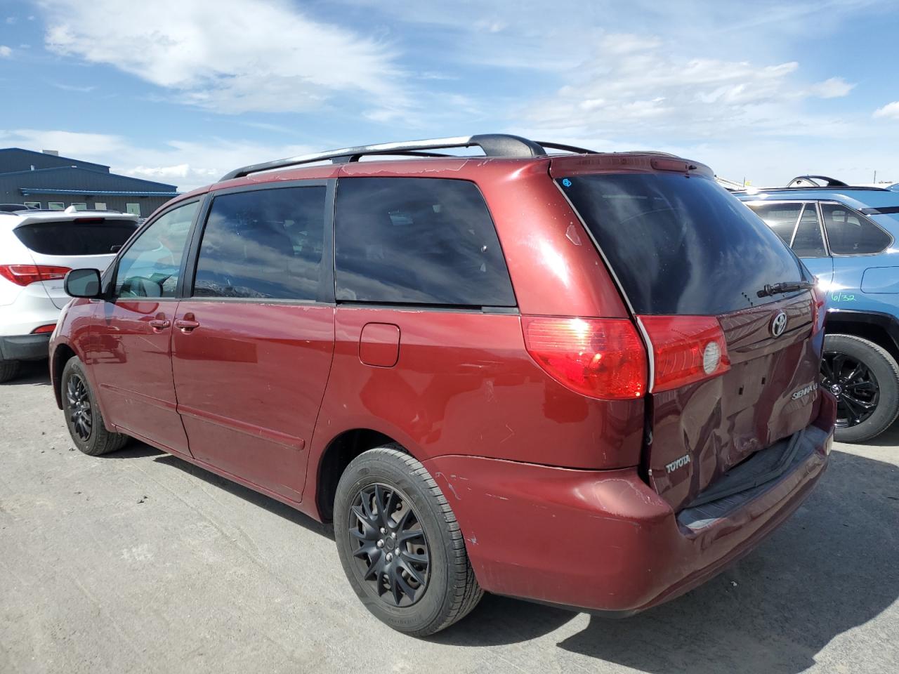 2009 Toyota Sienna - Image 2