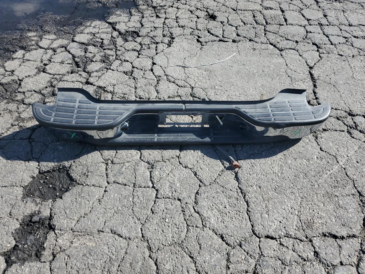 2004 GMC Yukon - Image 13