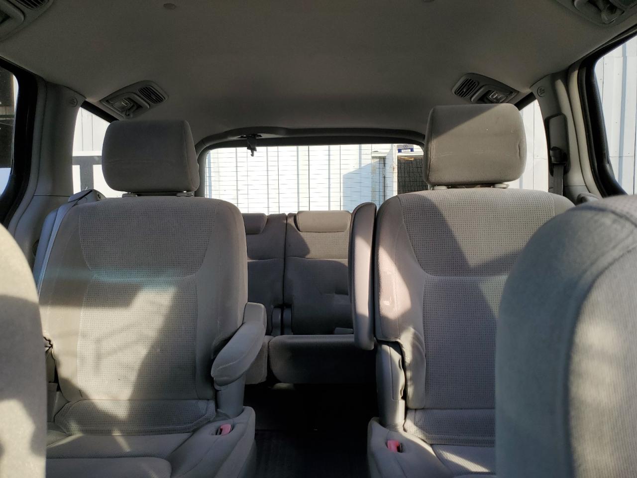2004 Toyota Sienna - Image 10