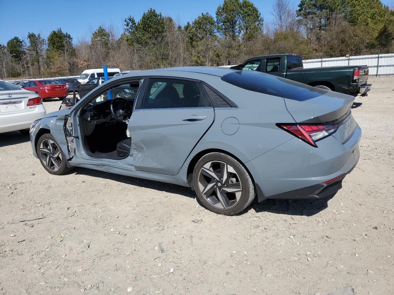 2022 Hyundai Elantra - Image 2