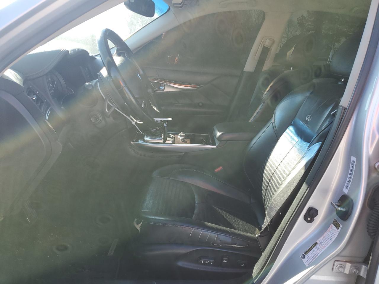 2011 Infiniti M - Image 7