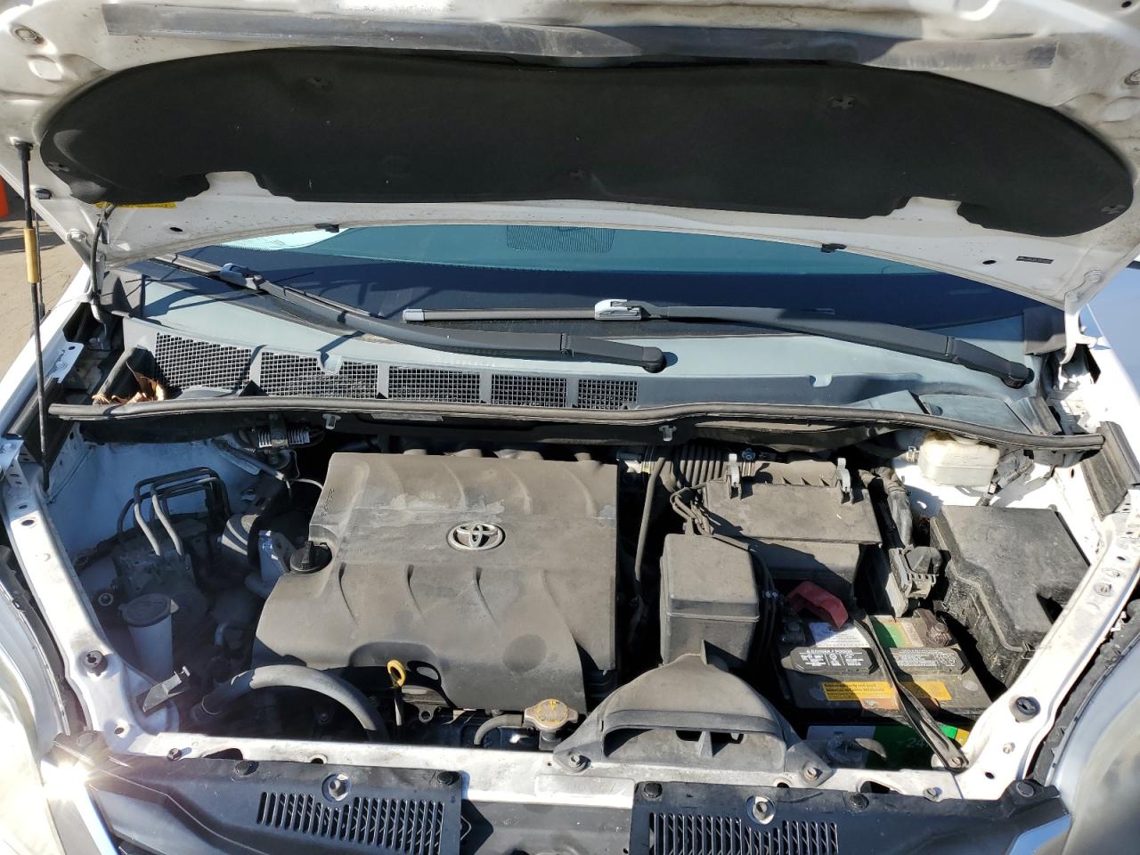 2013 Toyota Sienna - Image 12