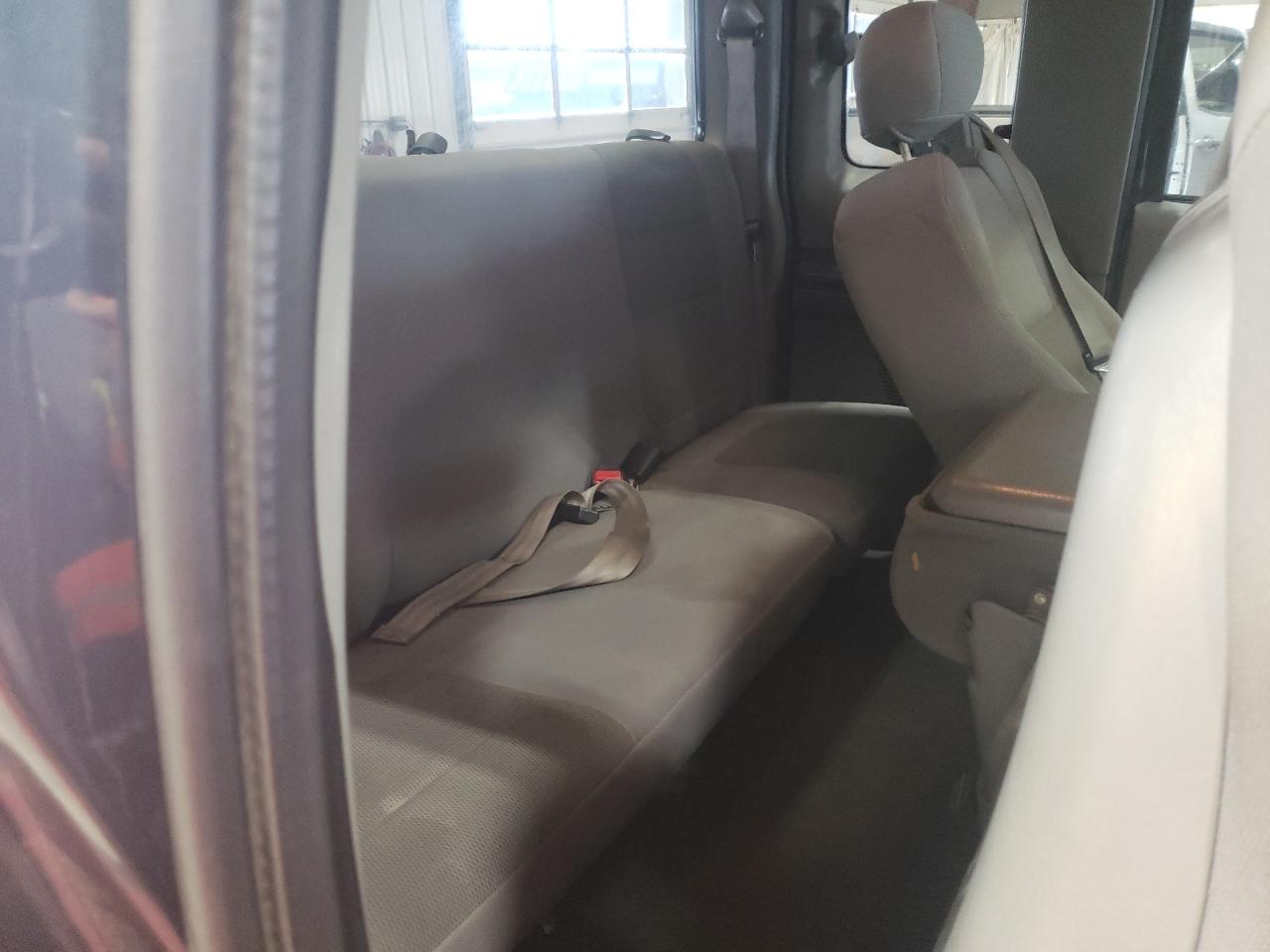 2004 Ford F250 - Image 10