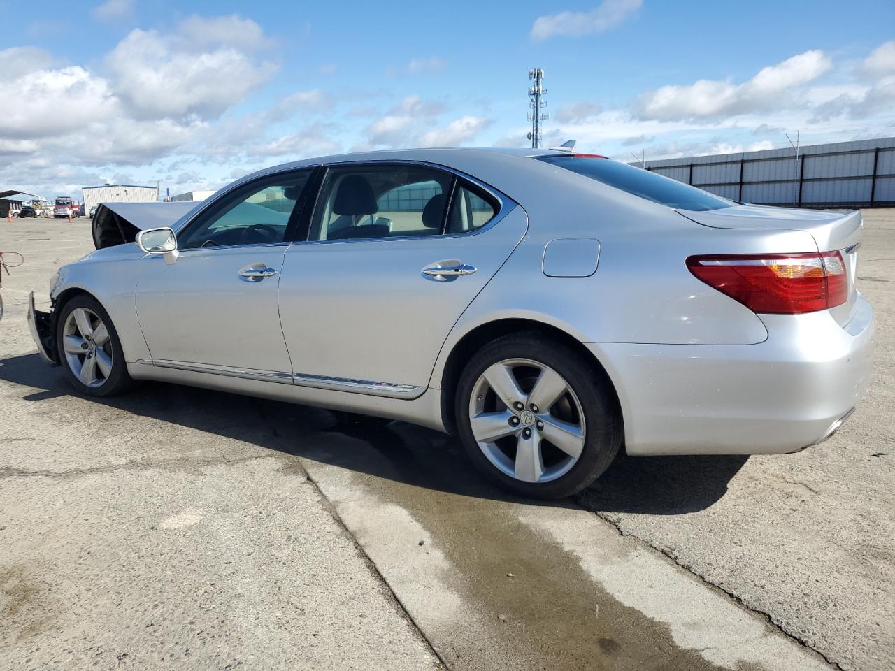 2012 Lexus LS - Image 2