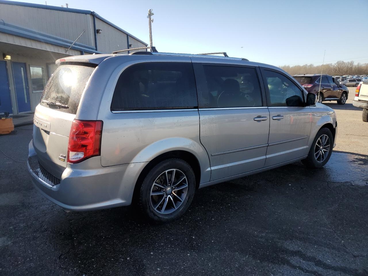 2017 Dodge Caravan - Image 3