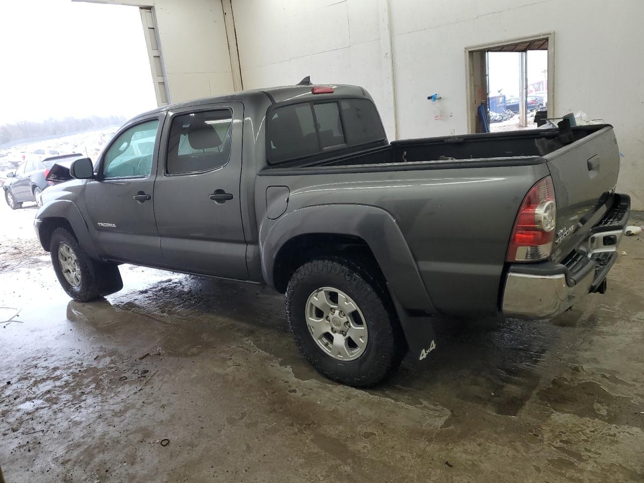 2014 Toyota Tacoma - Image 2