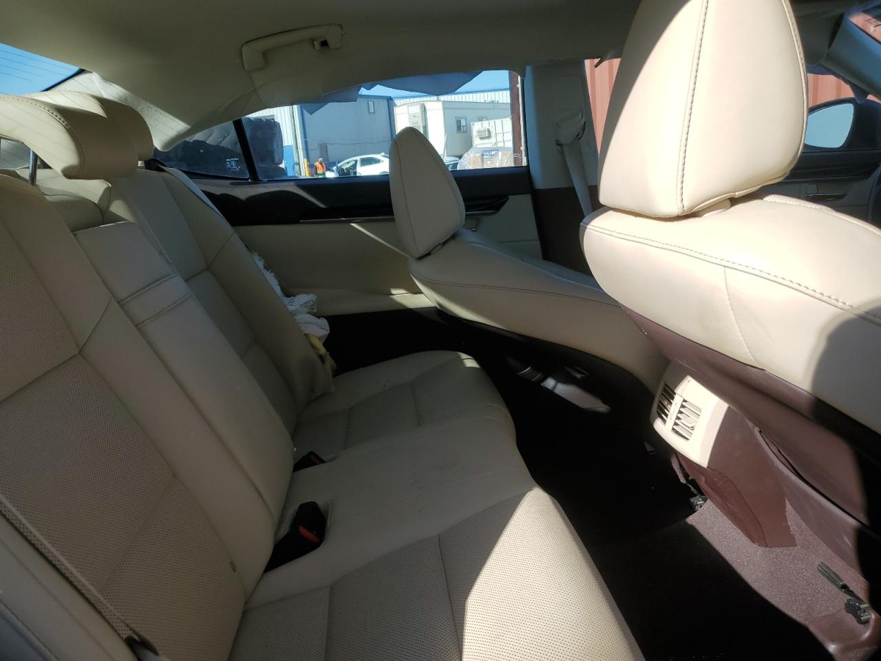2016 Lexus ES - Image 10
