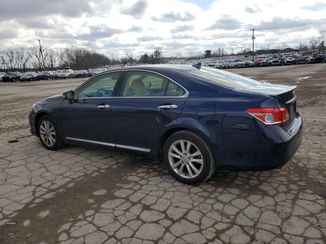 2012 Lexus ES - Image 2