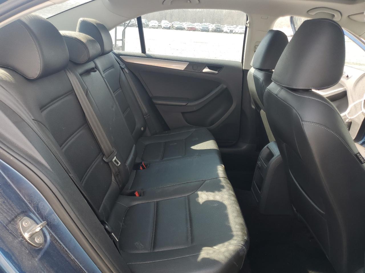 2018 Volkswagen Jetta - Image 10