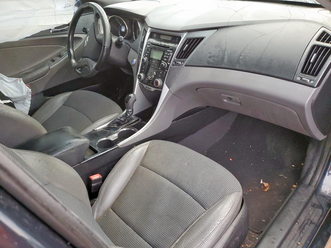 2011 Hyundai Sonata - Image 8