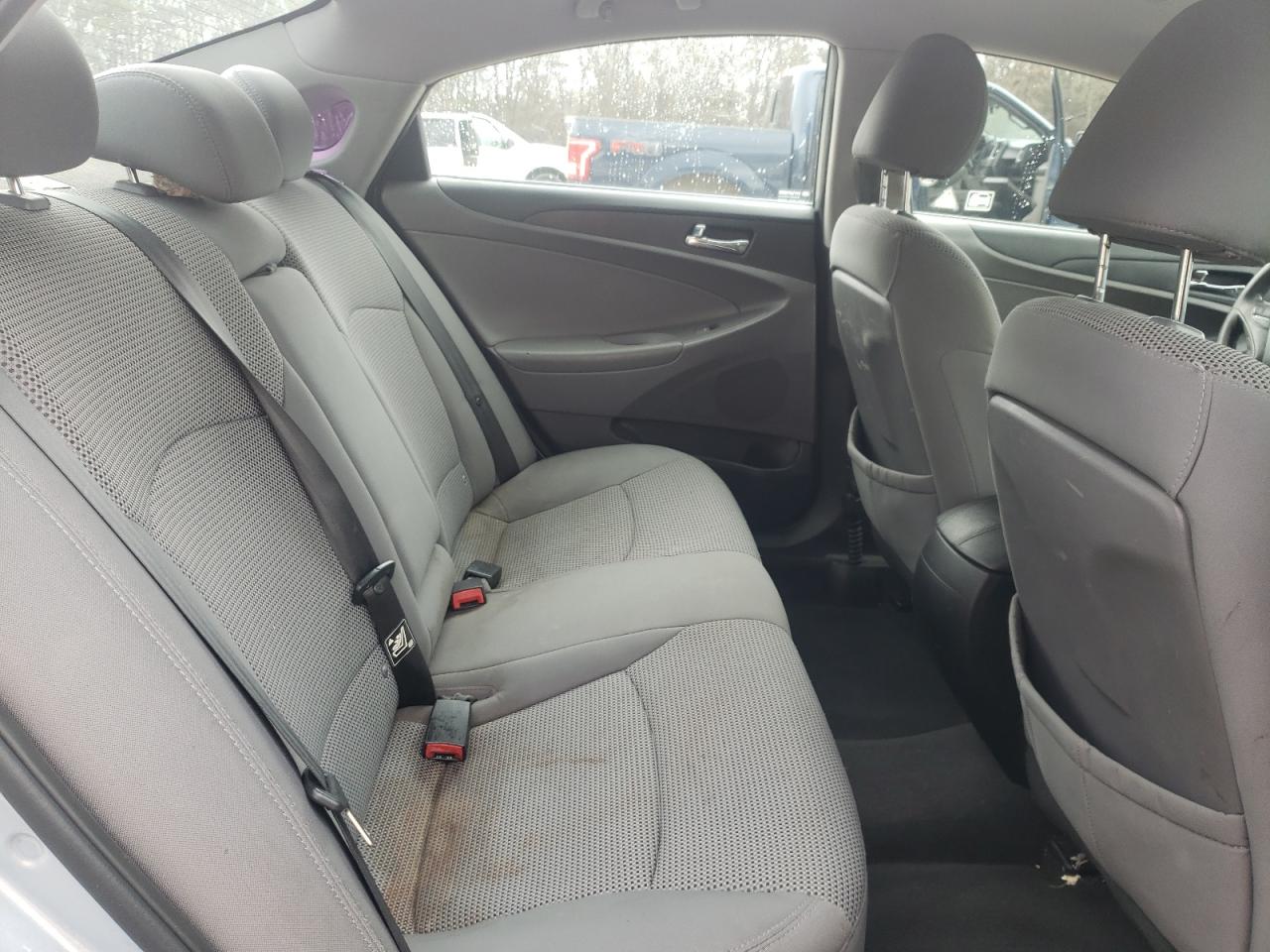 2012 Hyundai Sonata - Image 10