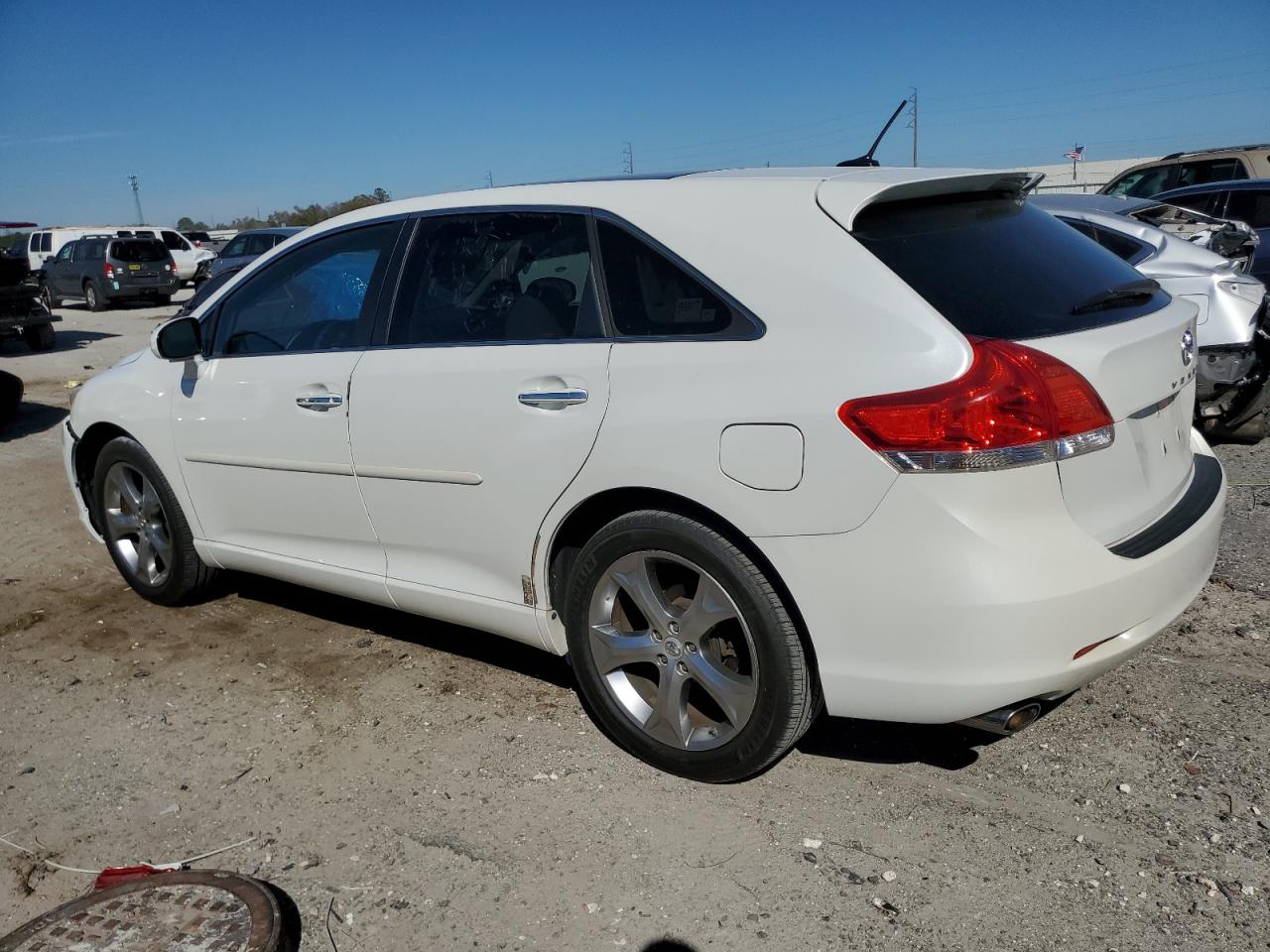 2009 Toyota Venza - Image 2