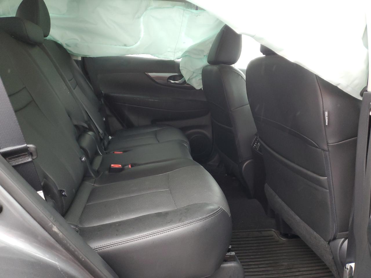 2016 Nissan Rogue - Image 11