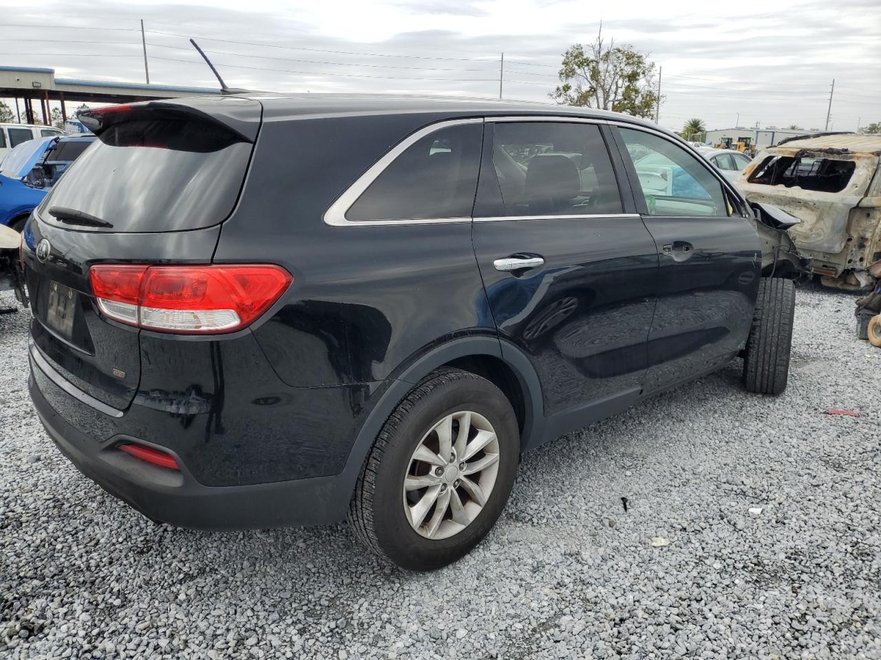 2017 Kia Sorento - Image 3